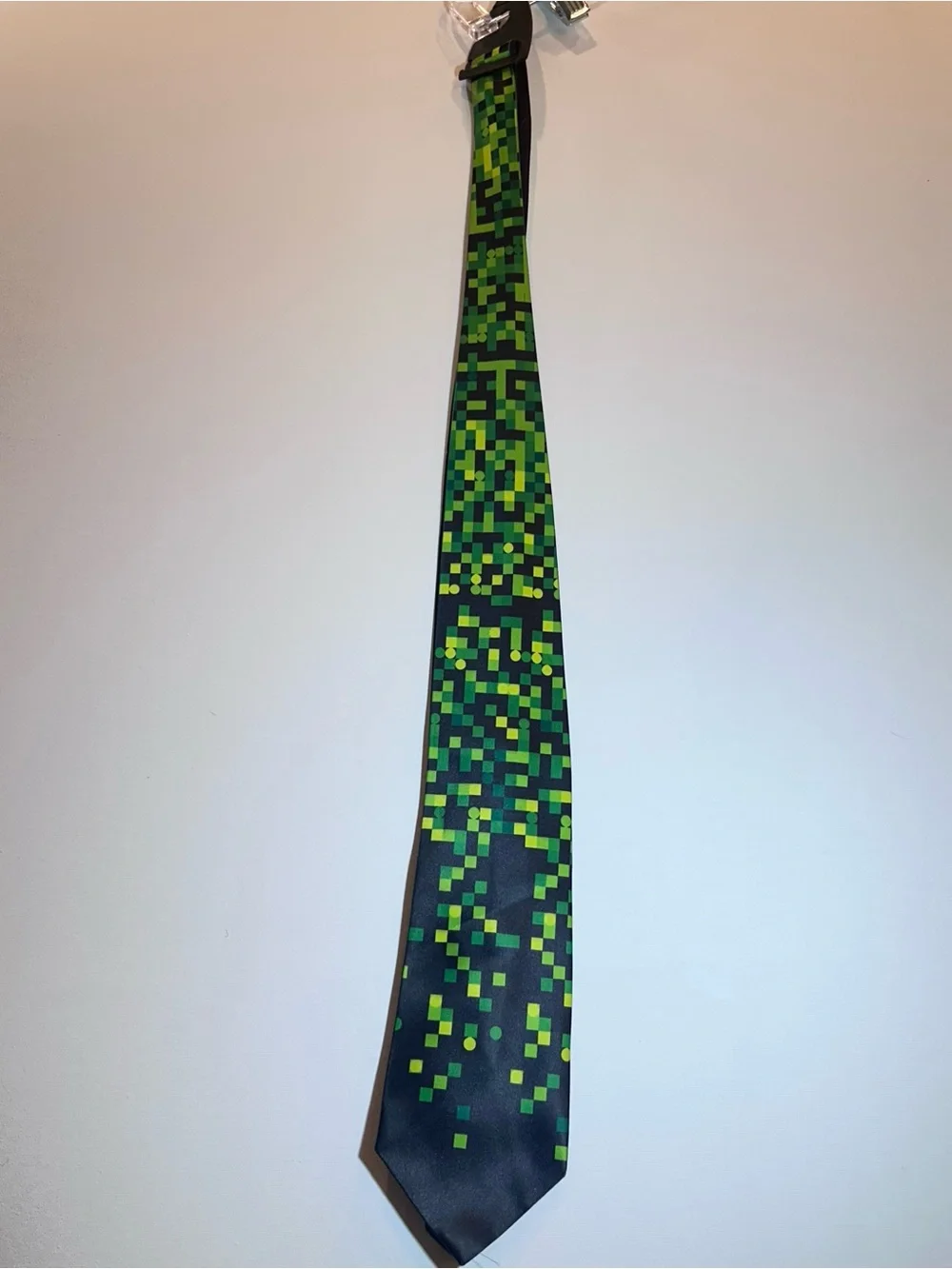 Men’s Black Green Pixel Geometric 8-Bit Digital Tech Necktie